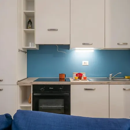 Apartment Xenia - Bright Near Piazzale Susa Mailand